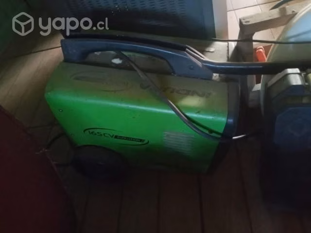 TV y máquina de soldar