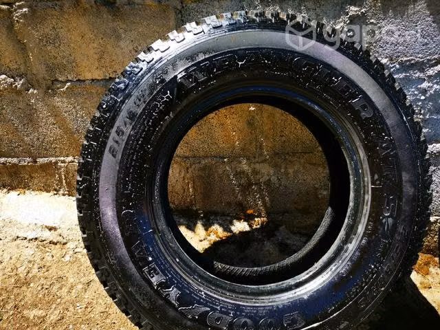 Neumáticos Goodyear en buen estado