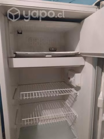 Se regala refrigerador