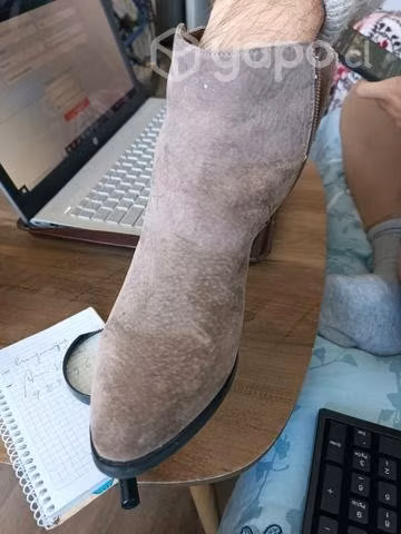 Lindos botines de gamuza Carlos Morán