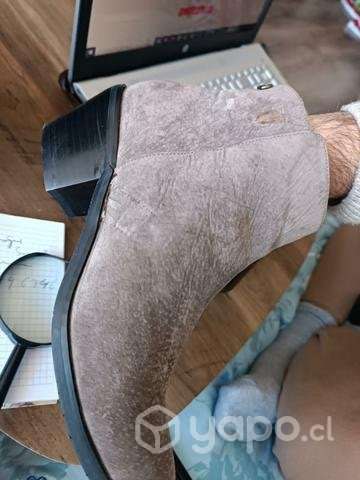 Lindos botines de gamuza Carlos Morán - Imagen 2
