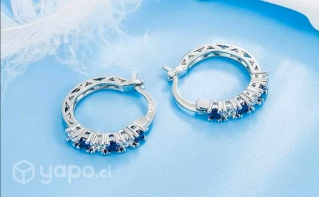 Aros clásicos con circon azul para regalar