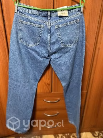 Jeans mom tiro corto, talla 42 aprox nuevo
