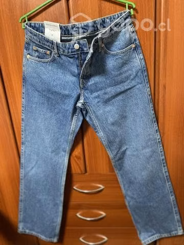 Jeans mom tiro corto, talla 42 aprox nuevo