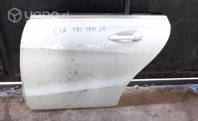 Puerta Mercedes Benz Gla 180 trasero izquierdo(T/c