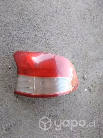 Foco trasero Toyota Yaris izquierdo