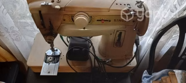 Máquina de coser Singer antigua