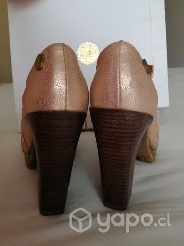 Botines de cuero color rose gold y dorado