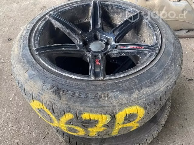 Llanta de aluminio con neumatico 235 55 R18 Kia Sp