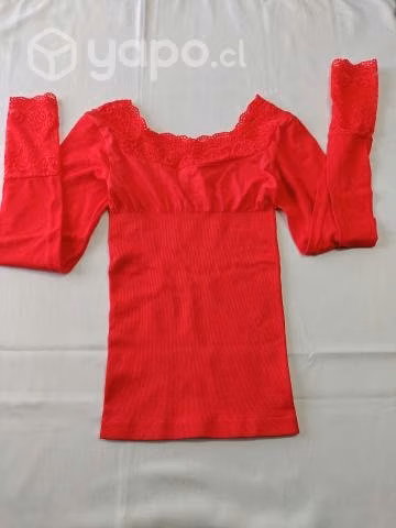Polera roja elasticada