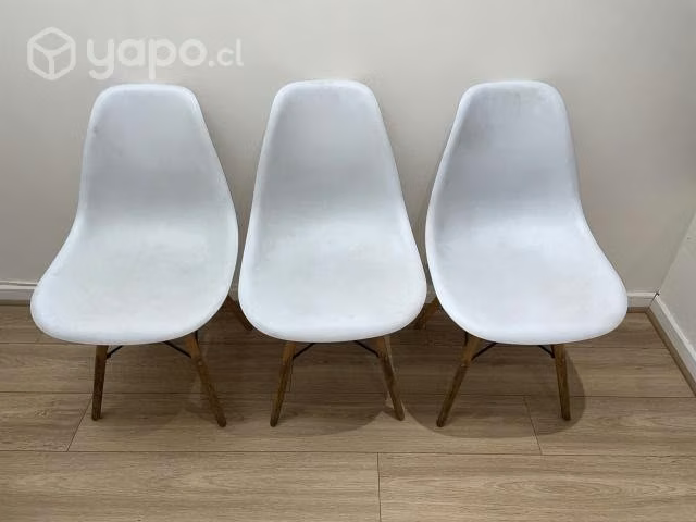 Sillas blancas de recepción