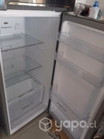 Refrigerador Marca Winia RGE2700