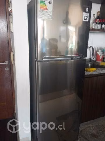 Refrigerador Marca Winia RGE2700