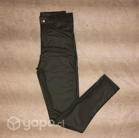 Pantalones de cuerina con micro polar