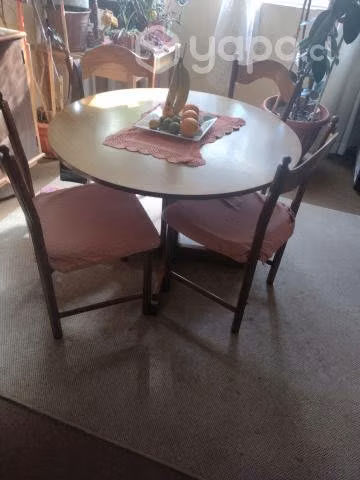 Comedor 4 sillas en buen estado por mudanza