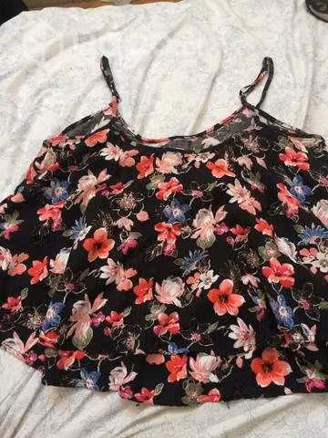 Blusas floriada y verde 2x4000