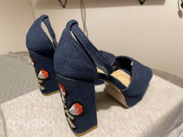 Zapatos Vía Uno Numero 36 con aplicaciones