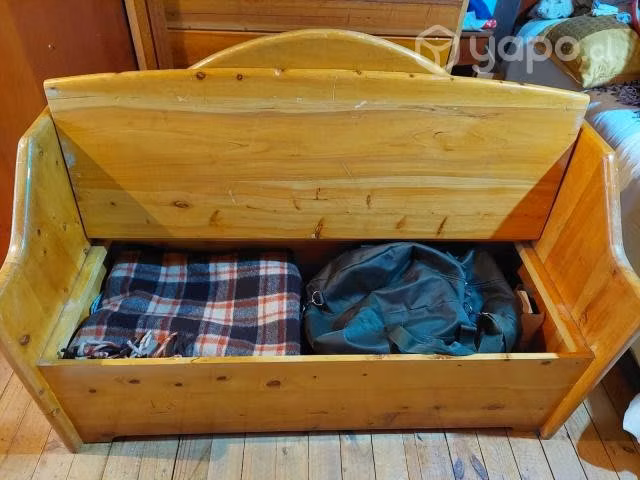 Sillon madera rustica y baul
