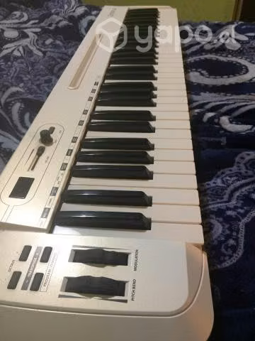 Controlador MIDI Samson Carbon 61 (muy poco uso)