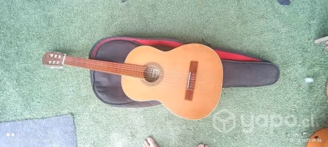 Guitarra acustica nueva con estuche