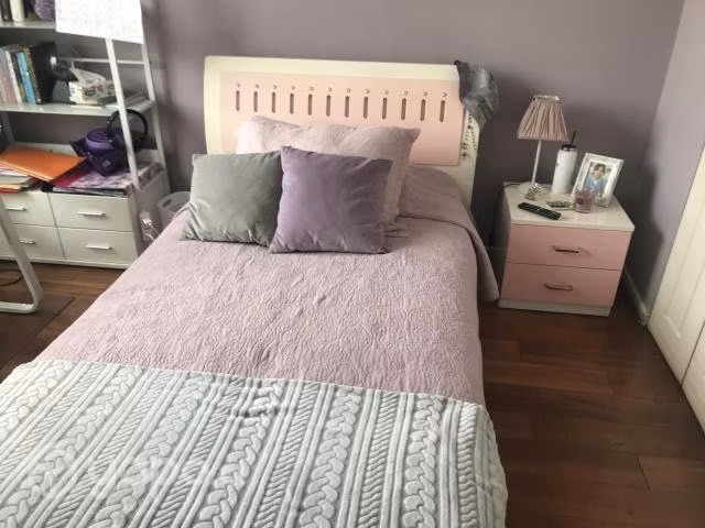 Cama princesa más velador