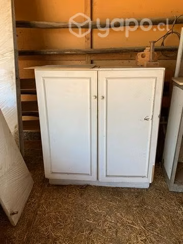 Ropero de madera pequeño