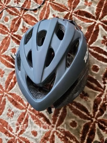 Casco profesional de ciclista con luz delantera