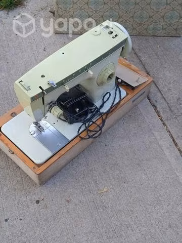 Máquina de cocer antigua detalles estéticos