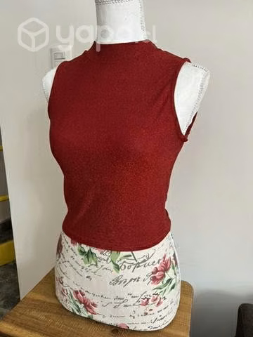 Polera roja de brillantes