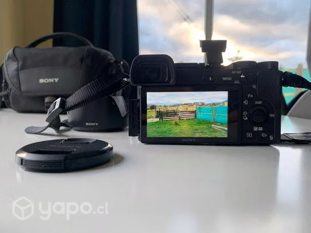 Cámara Sony A6300 4k + Lente E 3.5 - 5.6 / 18 - 13