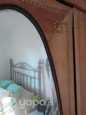 Ropero antiguo con espejos biselados - Imagen 2
