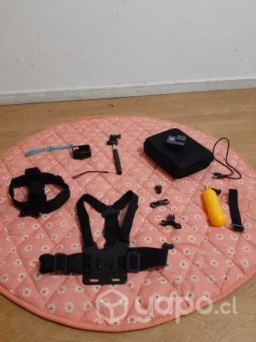 GoPro Hero 6 Black + Tarjeta 64 gb y Accesorios Re