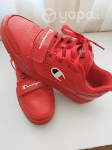 Zapatillas y poleron