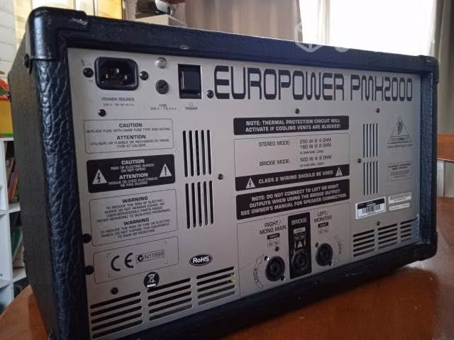 Amplificador Behringer PMH2000