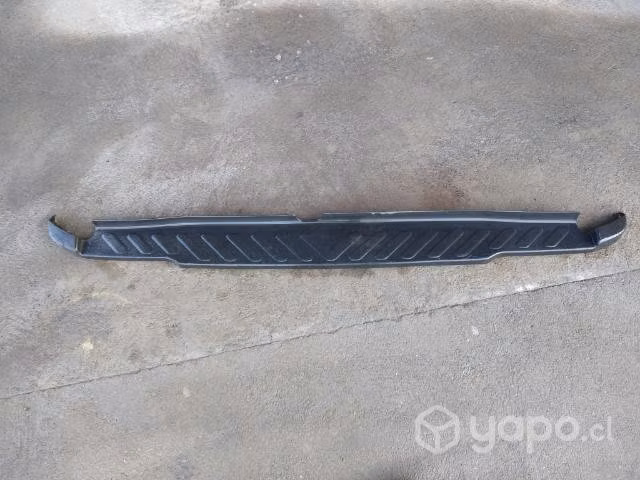 Moldura Parachoque Nissan NP300 TRASERO