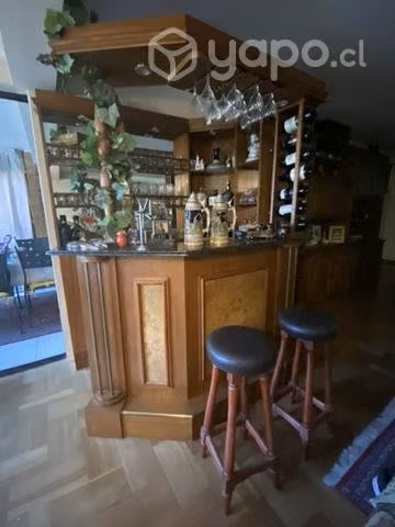 Mueble de bar fino, impecable