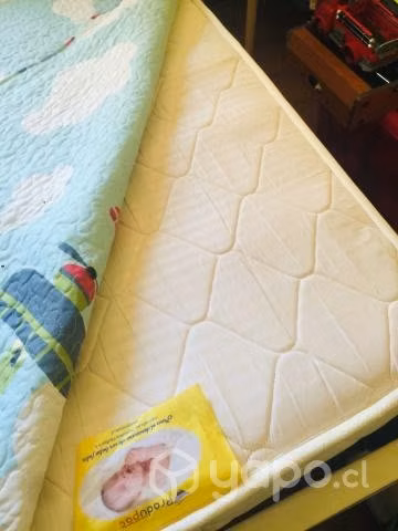 Cama Transicion con Comoda +Colchon +cubrecama