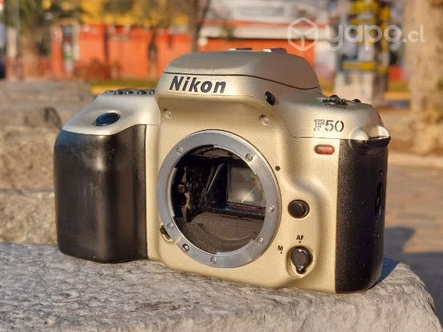 Cámara Nikon F50 (solo el cuerpo)