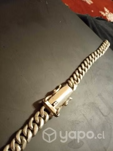 Cadena de plata modelo "cubana"
