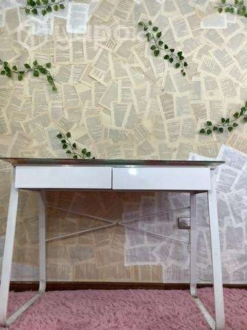 Escritorio blanco con estampado floral - Imagen 5