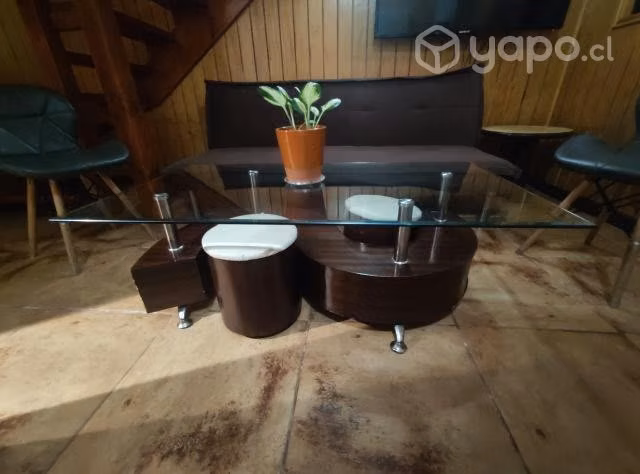 Mesa de centro con puffs