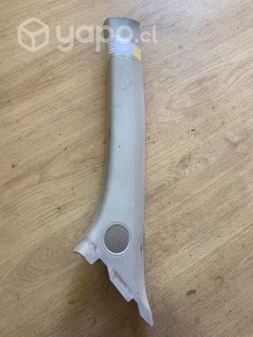 Tapiz cubre pilar del izq sup VW Amarok 2015