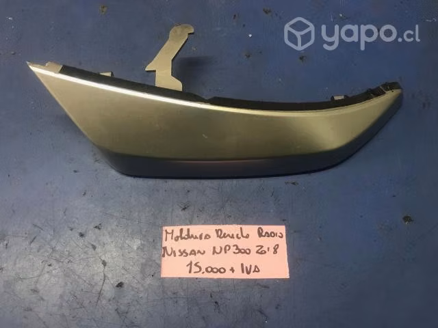 Moldura derecha radio Nissan NP300 2018