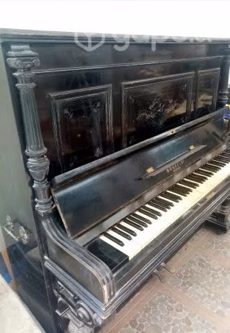 Piano Aleman a afinar o decoración