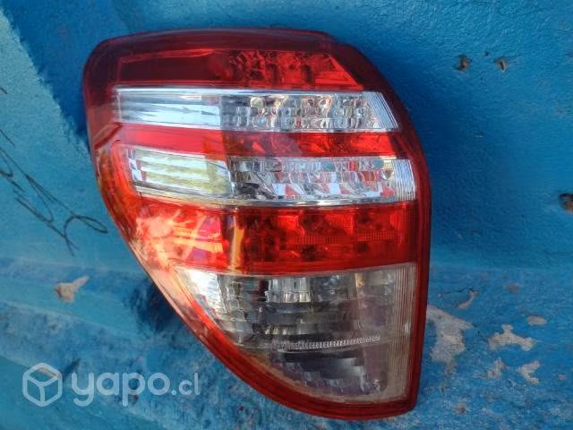 Foco trasero izq Toyota RAV
