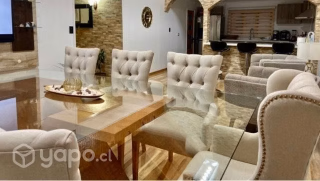 Comedor de vidrio, sillas y sítiales