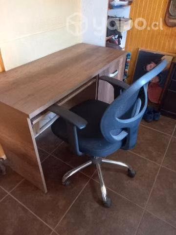 Escritorio con silla
