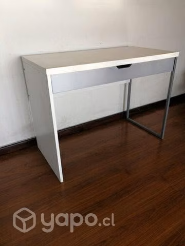 Escritorio con cajón