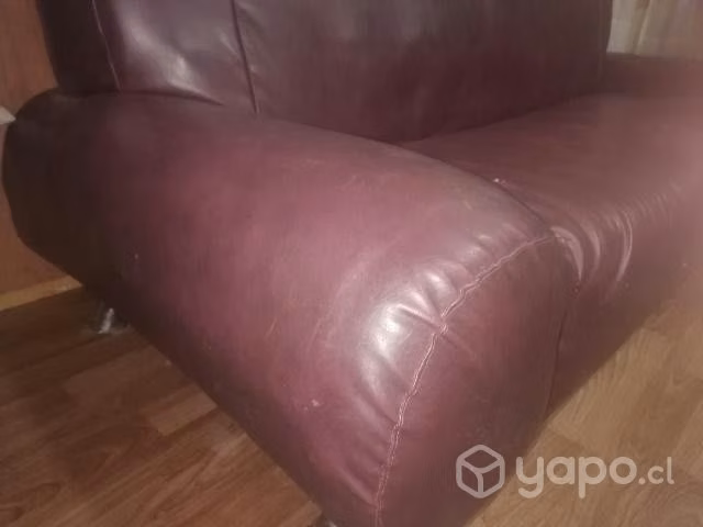 Sillón vintage, ecocuero grueso,firme