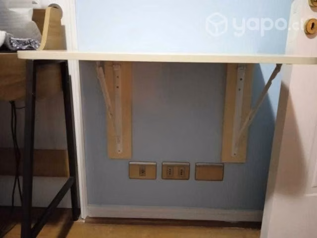 Mesa con base plegable